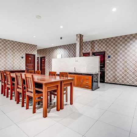 Oyo 90889 Dkb Residence Surabaya Eksteriør billede