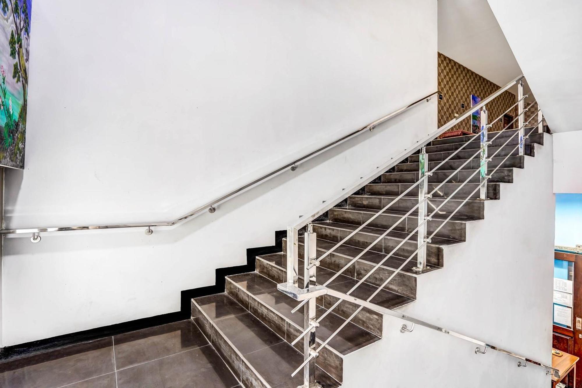 Oyo 90889 Dkb Residence Surabaya Eksteriør billede