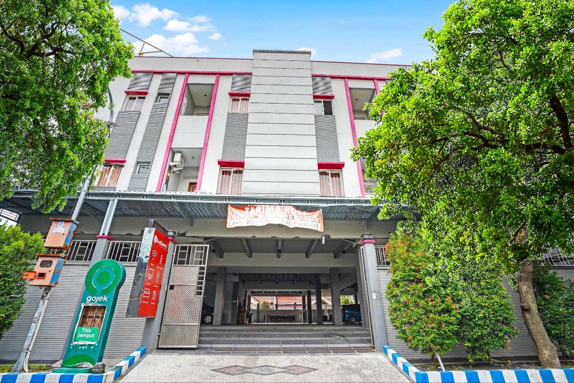 Oyo 90889 Dkb Residence Surabaya Eksteriør billede