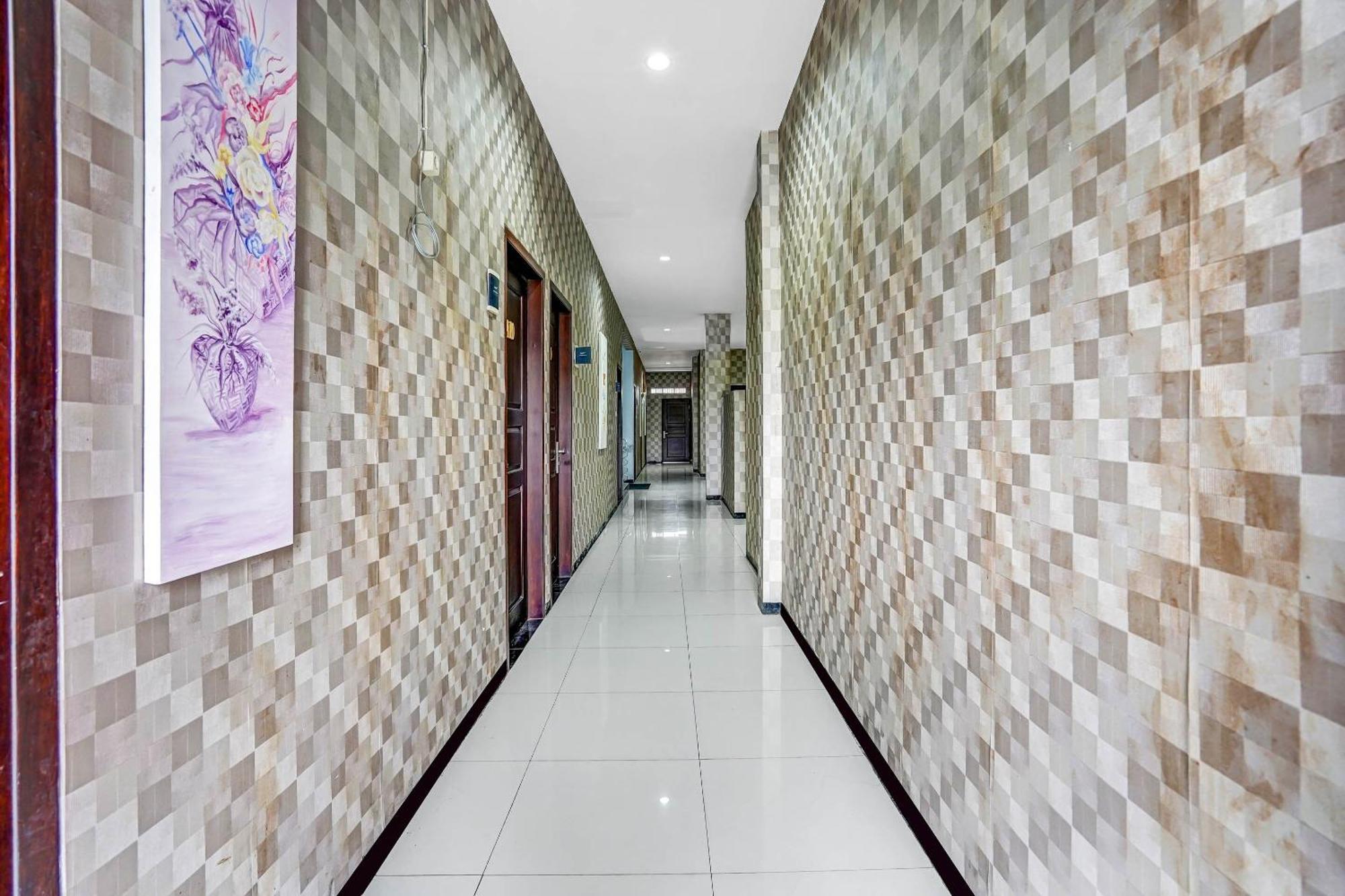 Oyo 90889 Dkb Residence Surabaya Eksteriør billede