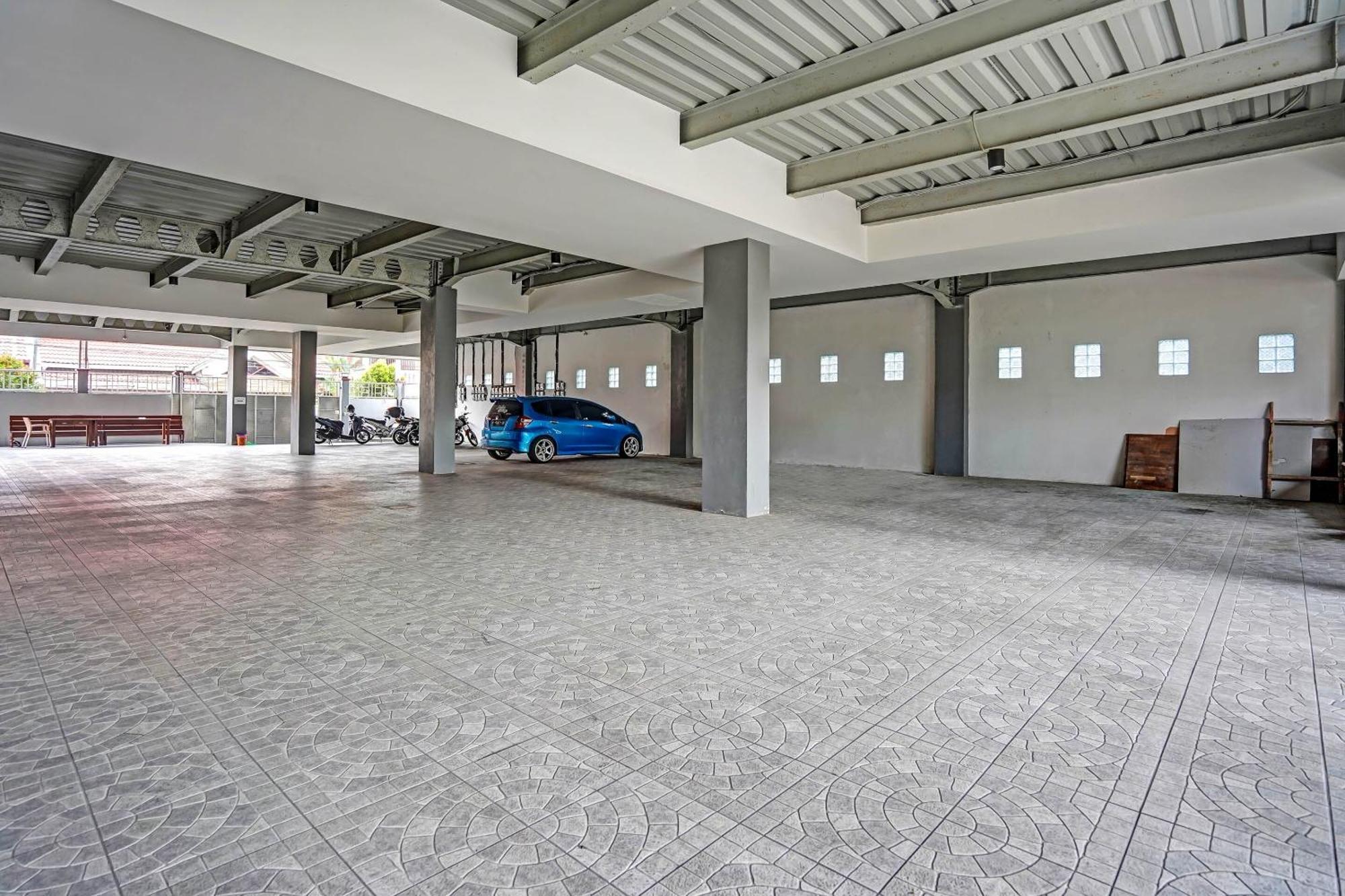 Oyo 90889 Dkb Residence Surabaya Eksteriør billede